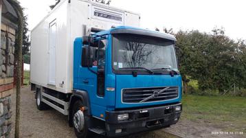 Volvo fl6 250 pk. Koelkast. Transformatie van stacaravans.