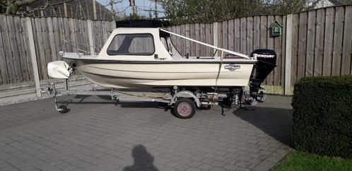 Polyester vis- en plezierbootje met kajuit, Watersport en Boten, Motorboten en Motorjachten, Zo goed als nieuw, Polyester, Tot 6 meter