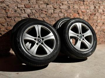 Jantes d’origine Mercedes en 17 pouces avec pneus neufs 