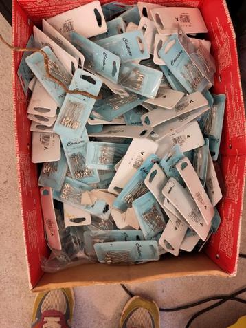 Caisse entière d'épingles de sûreté