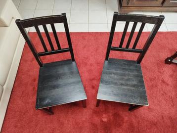 2 chaises IKEA noires