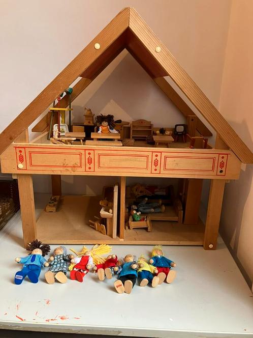 Maison de poupée en bois avec ensemble, Enfants & Bébés, Jouets | Maisons de poupées, Comme neuf, Maison de poupées, Enlèvement