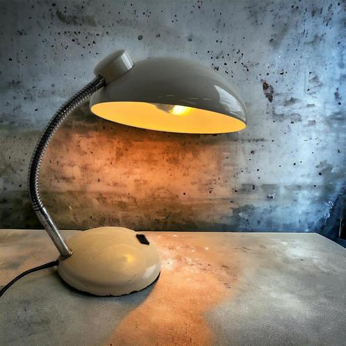 Lampe de table/lampe de bureau blanche vintage de l'ère spat, Maison & Meubles, Lampes | Lampes de table, Comme neuf, Enlèvement ou Envoi