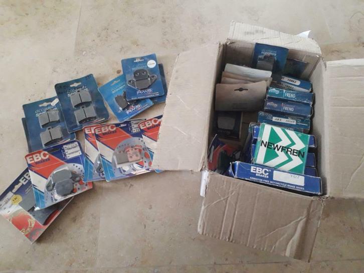 Remblokken remschoenen voor scooters  brommers en motorfiets, Vélos & Vélomoteurs, Pièces de cyclomoteur | Général, Neuf, Enlèvement ou Envoi