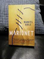 Daniel Cole - Marionet - Paperback NL, Boeken, Ophalen of Verzenden, Zo goed als nieuw, Daniel Cole