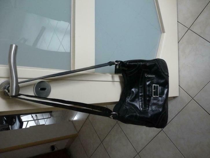 zwarte schoudertas barletta, Handtassen en Accessoires, Tassen | Damestassen, Zo goed als nieuw, Ophalen of Verzenden