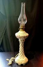 Oude Limoges porseleinen lamp. Gesigneerd A., Antiek en Kunst, Ophalen of Verzenden