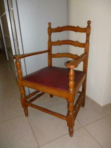 Ancien fauteuil chaise de bureau bois et skay vintage  disponible aux enchères