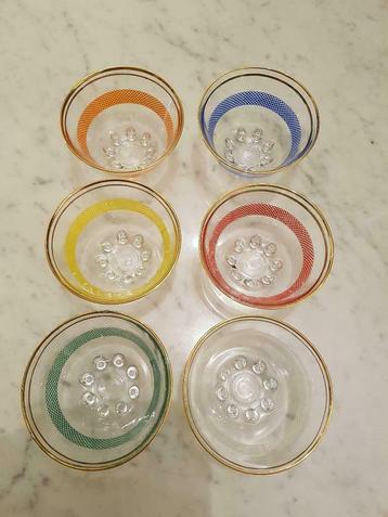 Set retro dessertglaasjes beschikbaar voor biedingen