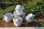 12 tasses a café avec sous tasse sucrier et pot au lait, Antiquités & Art, Curiosités & Brocante