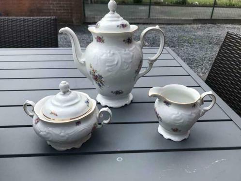 Antiek koffieservies Wawel, Huis en Inrichting, Keuken | Servies, Gebruikt, Kop(pen) en/of Schotel(s), Overige stijlen, Overige materialen