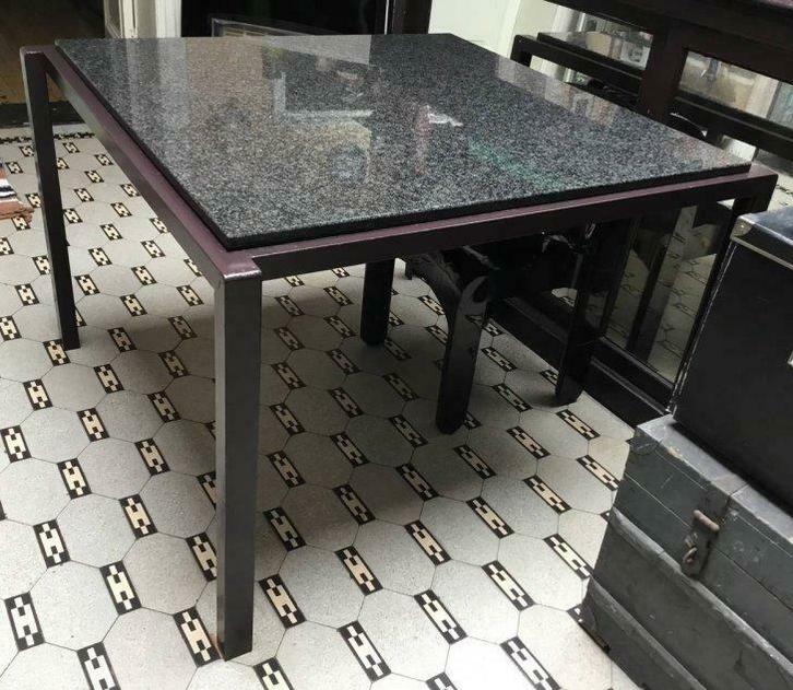 Design tafel met blad in graniet, Huis en Inrichting, Tafels | Eettafels, Gebruikt, Vierkant, Metaal, Ophalen