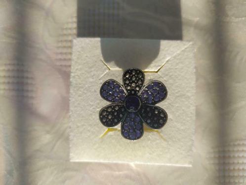 paarse bloem ring, Handtassen en Accessoires, Ringen, Zo goed als nieuw, Dame, Kleiner dan 17, Paars, Overige materialen, Met strass