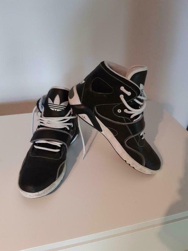 Mooie sportieve zo goed als nieuwe basketters ADIDAS, Sport en Fitness, Basketbal, Zo goed als nieuw, Schoenen, Ophalen of Verzenden