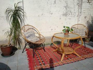 Chaises vintage en rotin, table Petit prix