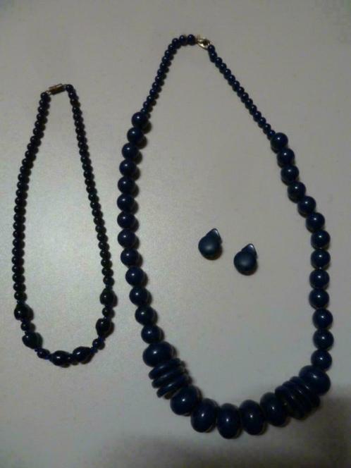 3 blauwe kettingen + 1 paar oorbellen, Handtassen en Accessoires, Kettingen, Nieuw, Kunststof, Blauw, Ophalen of Verzenden