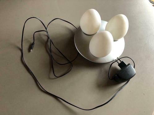 Lumiere led oeufs  diamètre support.18,5cm  hauteur oeufs 10, Maison & Meubles, Lampes | Lampes de table, Comme neuf, Moins de 50 cm