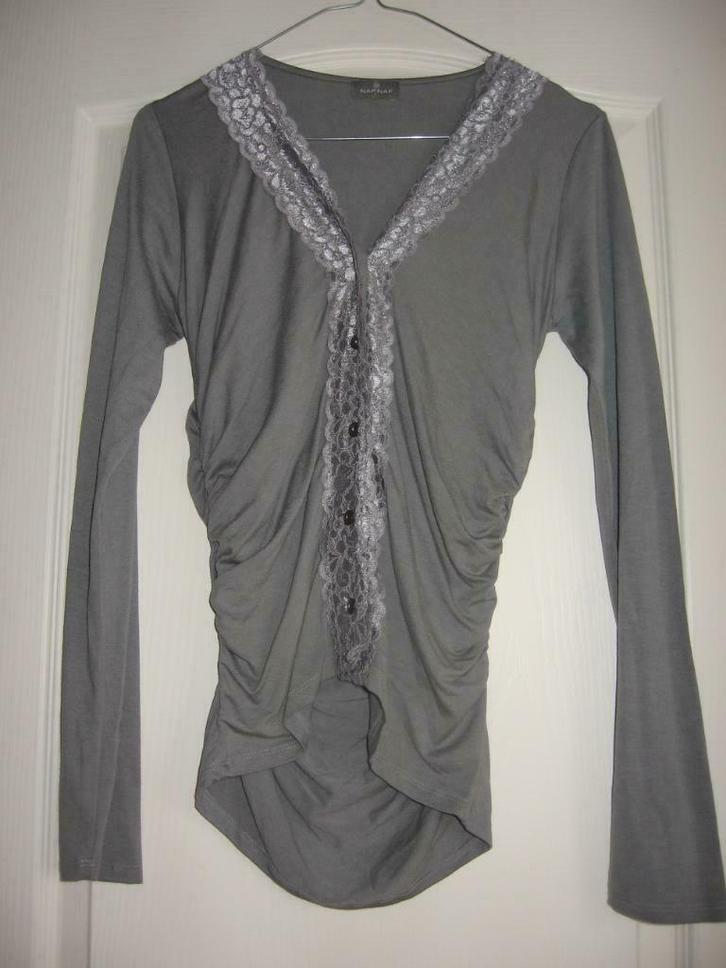 Naf Naf blouse aan de zijkanten aangetrokken in parelgrijs, Kleding | Dames, T-shirts, Nieuw, Maat 36 (S), Grijs, Lange mouw, Ophalen of Verzenden