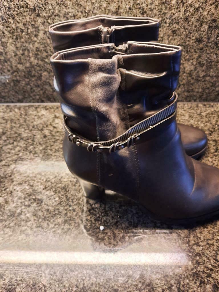 Half hoge laarzen grijs met hak, Ophalen of Verzenden, Zo goed als nieuw, Grijs, Lage of Enkellaarzen