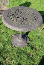 Gietijzeren tuinset (1 tafel en 2 stoelen), Overige materialen, Bijzettafel, Zo goed als nieuw, Loungeset