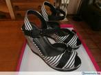 sandales neuves 37, Ophalen of Verzenden, Nieuw, Overige kleuren, Slippers