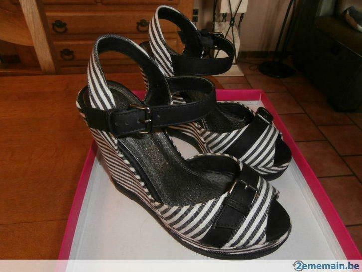 sandales neuves 37, Kleding | Dames, Schoenen, Nieuw, Slippers, Overige kleuren, Ophalen of Verzenden
