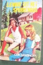 Zomaar een dak / Leni Saris, Boeken, Ophalen of Verzenden, Gelezen