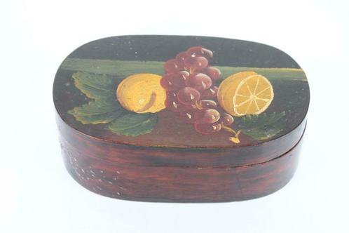 Boite peinte à décor de fruits, Antiquités & Art, Antiquités | Accessoires de maison, Enlèvement ou Envoi