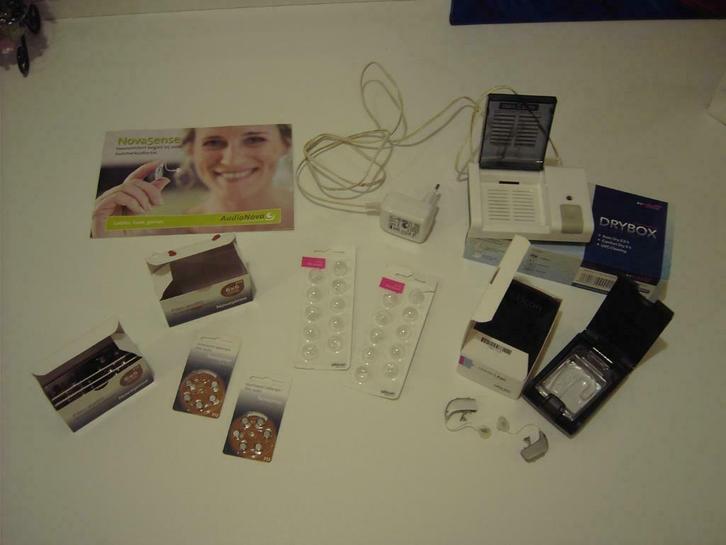 Hoortoestellen - 6 jaar oud met allerlei accessoires !!, Diversen, Verpleegmiddelen, Zo goed als nieuw, Ophalen of Verzenden