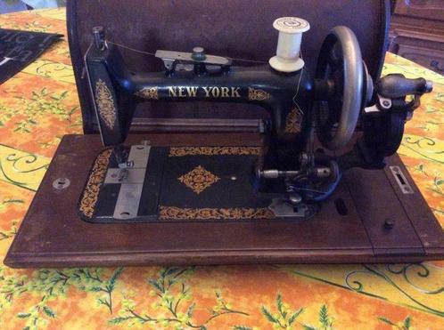 Ancienne machine à coudre portable New York, Antiek en Kunst, Antiek | Naaimachines, Ophalen