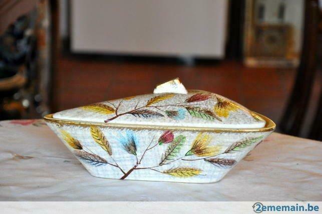 §  bonbonnière art deco en faience triangulaire decor feui, Antiek en Kunst, Antiek | Keramiek en Aardewerk, Ophalen of Verzenden