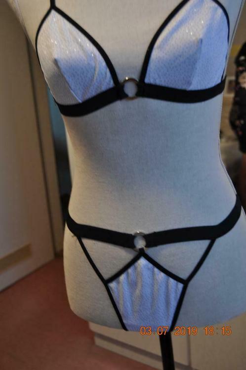 LOT 53 bikini blanc strass ;, Vêtements | Femmes, Vêtements de Bain & Maillots de Bain, Neuf, Bikini, Blanc, Enlèvement ou Envoi