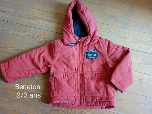 Veste Benetton 2 / 3 ans très chaude, Enfants & Bébés, Vêtements enfant | Taille 98, Utilisé, Garçon, Manteau, Enlèvement ou Envoi