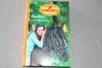 Livre Le destin et les chevaux sauvages, Livres, Livres pour enfants | Jeunesse | 10 à 12 ans, Comme neuf, Stacy Gregg, Enlèvement ou Envoi
