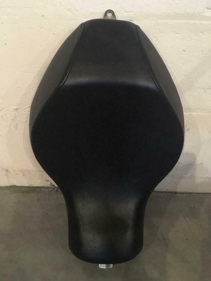 Zadel voor de H-D 883 Model 2018 in perfecte staat! oomoto, Motoren, Onderdelen | Harley-Davidson, Gebruikt, Ophalen of Verzenden