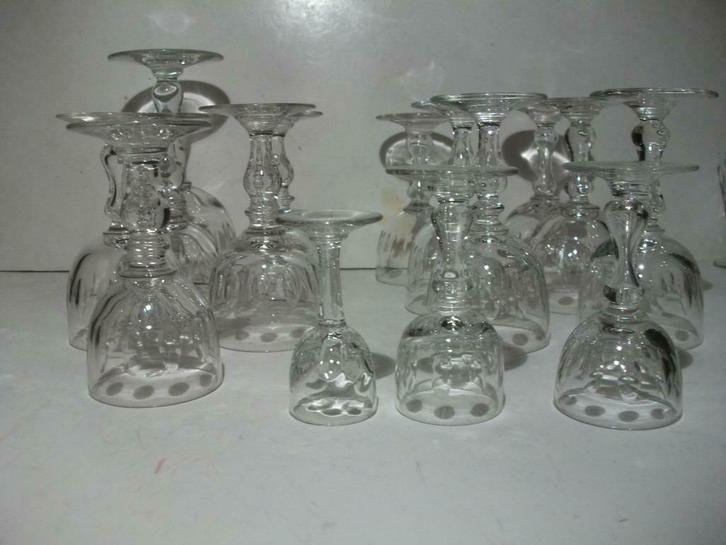 15 verres vintage sur pied, Collections, Verres & Petits Verres, Comme neuf, Verres et Verres à shot, Enlèvement