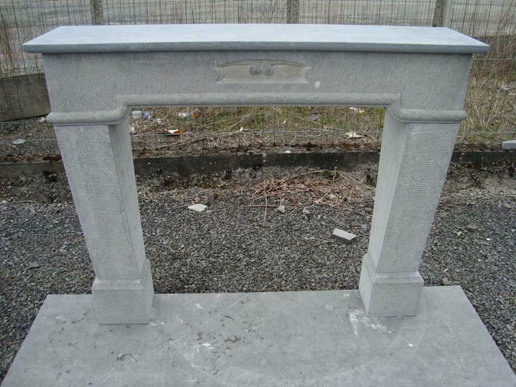 Cheminée en pierre bleue et en marbre, Zakelijke goederen, Kantoor en Winkelinrichting | Kantoormeubilair en Inrichting, Ophalen