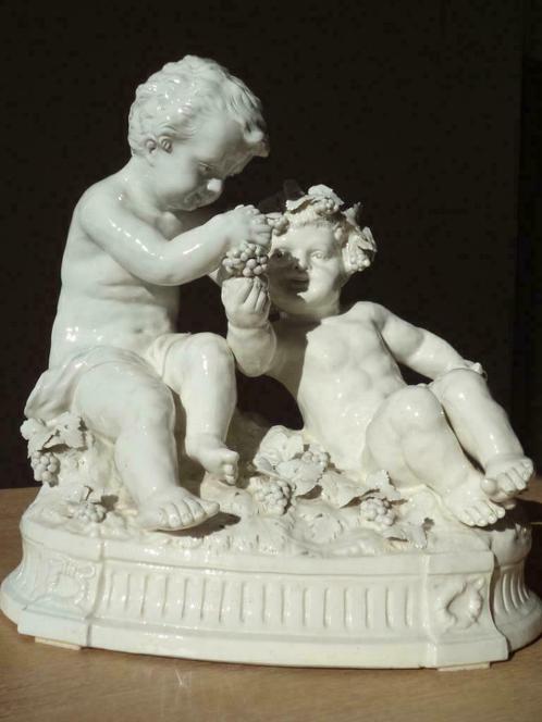 XIXE Umberto ONESTO porselein beeldgroep CAPODIMONTE Napels, Antiek en Kunst, Kunst | Beelden en Houtsnijwerken, Ophalen