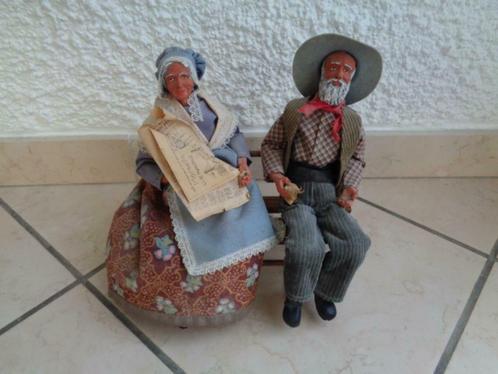 Santon de Provence. "Couple sur un banc". Vintage, Collections, Statues & Figurines, Utilisé, Enlèvement ou Envoi