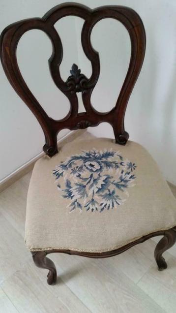 DEUX CHAISES ANCIENNES 19ème SIECLE beschikbaar voor biedingen