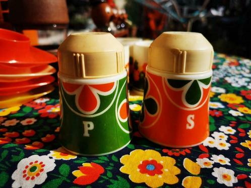 Peper en zoutvatje jaren 60's vintage retro in pirex glas, Huis en Inrichting, Keuken | Servies, Zo goed als nieuw, Overige typen