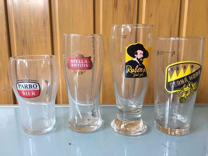 Lot 40 effen bierglazen zie beschrijving, Verzamelen, Glas en Drinkglazen, Zo goed als nieuw, Bierglas, Ophalen