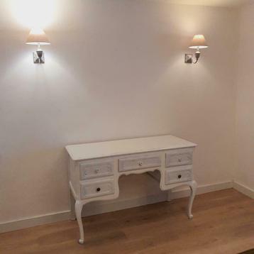 GEPATINEERD EIKEN BUREAU beschikbaar voor biedingen