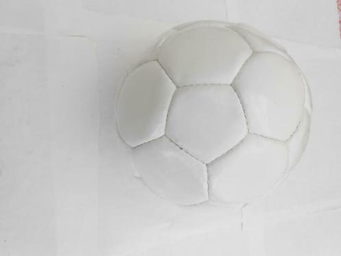 Ballon de football en cuir, Collections, Articles de Sport & Football, Neuf, Jeu, Enlèvement ou Envoi