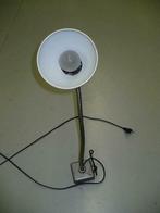 Lamp op magnetische voet regelbaar, Ophalen