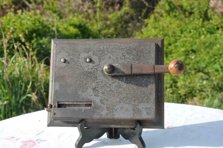 (D)  ancienne machine fabrication cigarette, Verzamelen, Rookartikelen, Aanstekers en Luciferdoosjes, Gebruikt, Overige typen