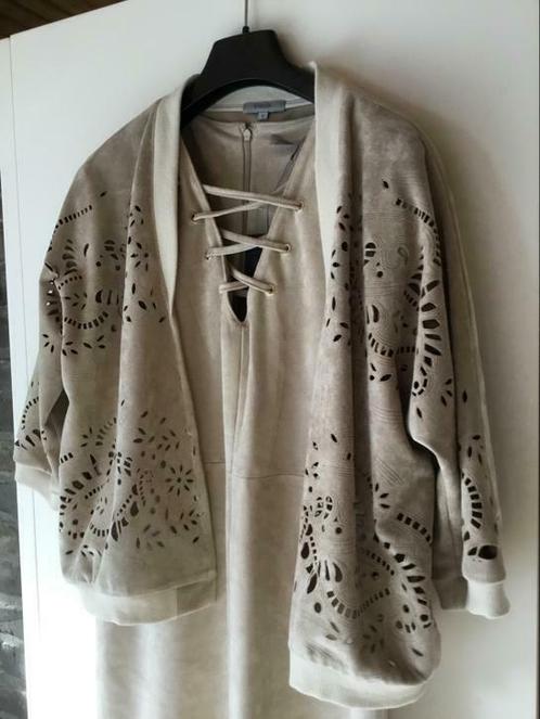KOCCA jurk met jasje, wasbare suèdine maat S (36/38), Kleding | Dames, Jurken, Zo goed als nieuw, Maat 36 (S), Beige, Ophalen of Verzenden