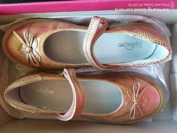 NEUF. Chaussures "KIPLING "- 35.