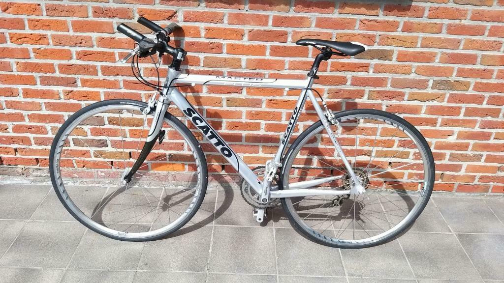 ② Racefiets SCATTO met recht stuur MT 56 — Fietsen | Racefietsen — 2dehands