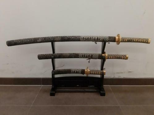 3 samurai zwaarden incl. staander, Antiquités & Art, Antiquités | Outils & Instruments, Enlèvement